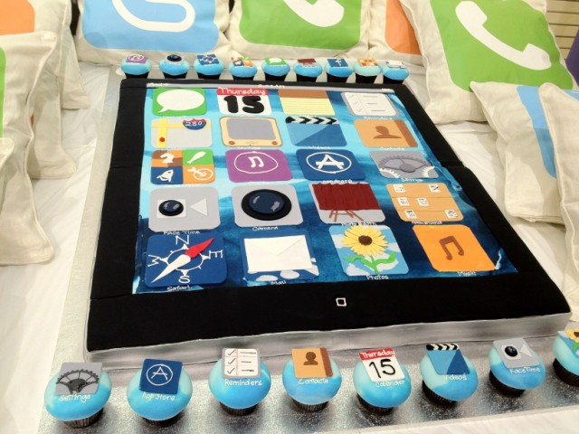 Twitter / @iFixit: Yes, that's a meter square ...