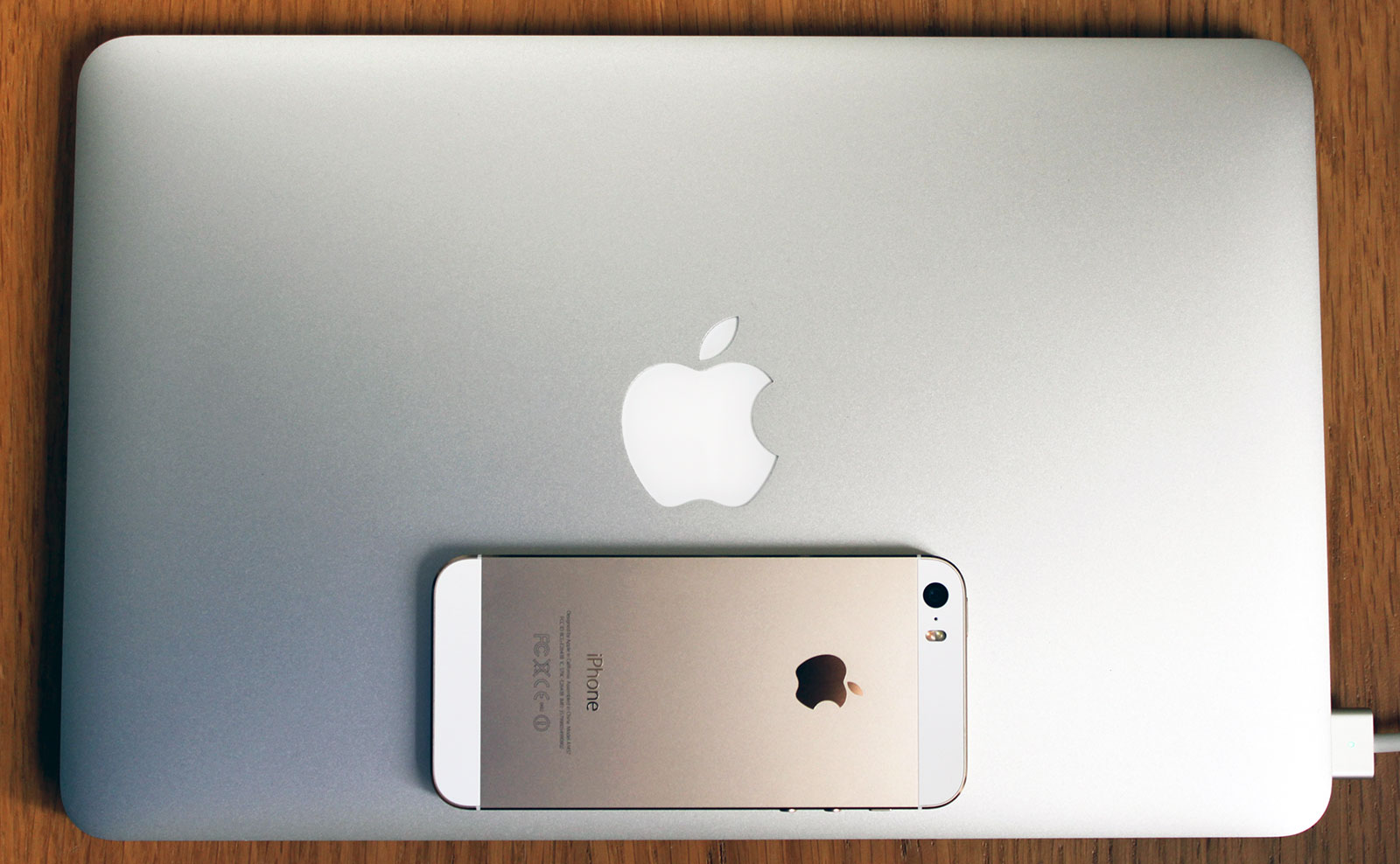 MacBook Air iPhone 5s