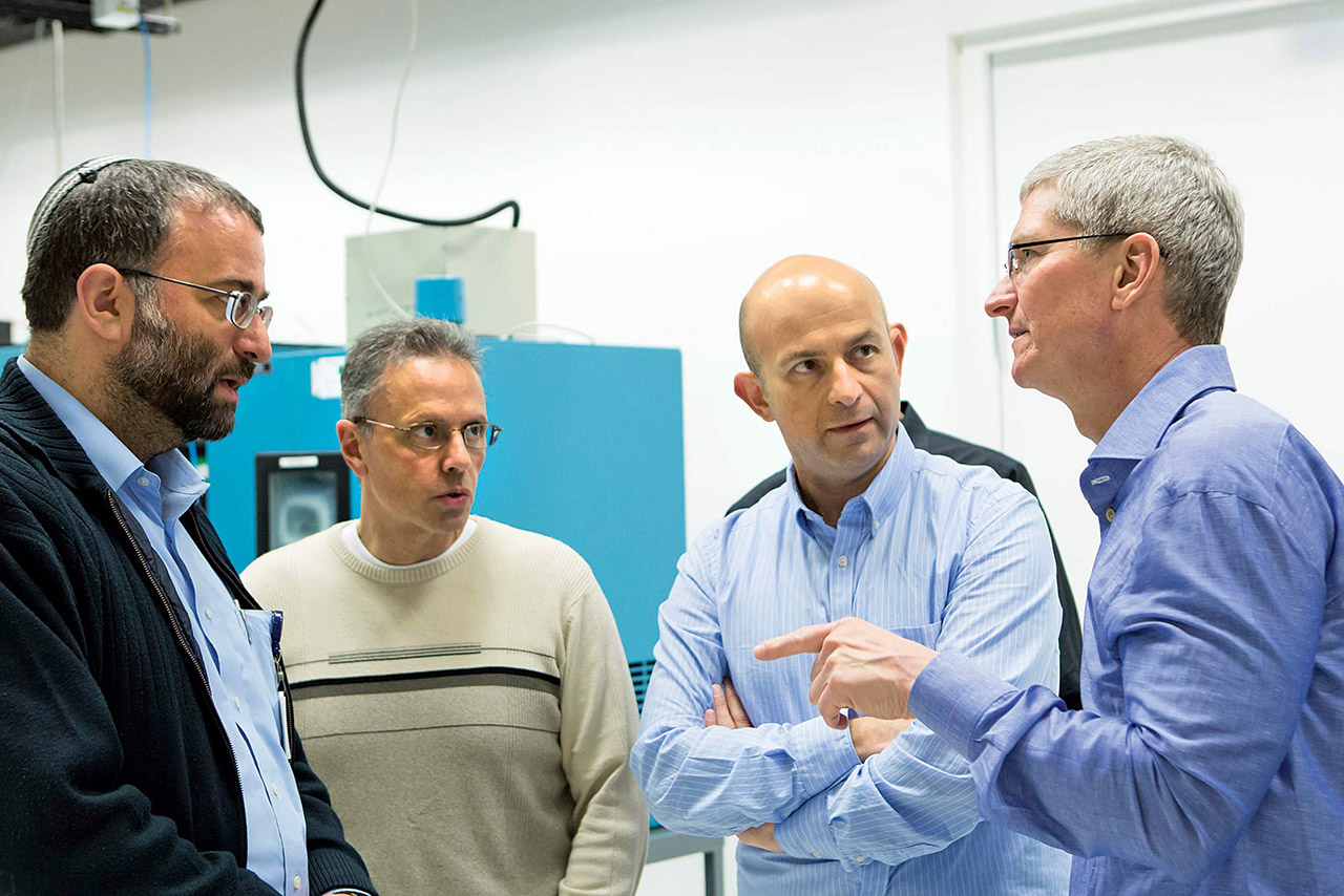 Johny Srouji Tim Cook