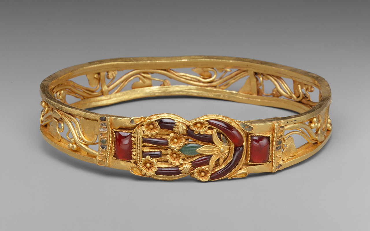 Gold armband with Herakles knot