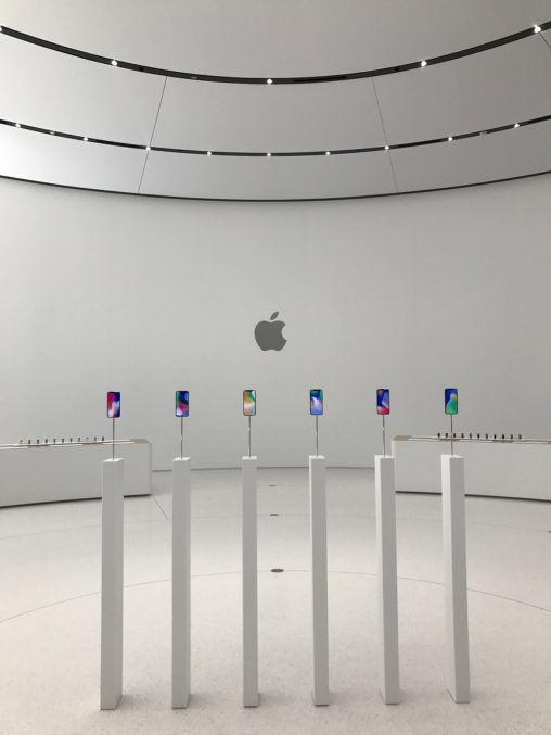 Steve Jobs Theater iPhone X